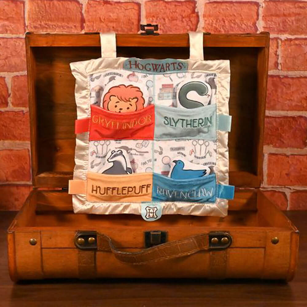 HARRY POTTER ON-THE-GO HOGWARTS HOUSE BLANKY